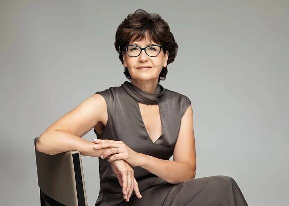 Modern Headshots / Women — Hande Gurdogan Photography