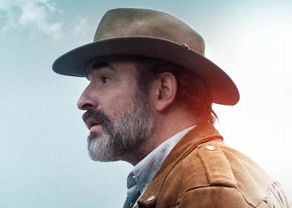 Deerskin: Jean Dujardin miluje koženou bundu až za hrob