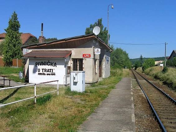 Soubor:Bakov nad Jizerou, Malá Bělá, train station.jpg