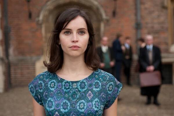 46. Felicity Jones - Teorie všeho (2014) - r. James Marsh.jpg