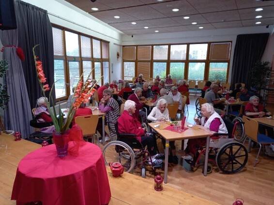 Červená sousedská kavárna - Dům seniorů Františkov, Liberec, příspěvková organizace