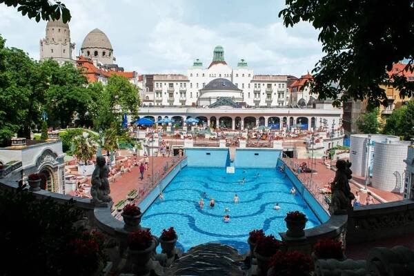 Budapešť: Celodenní vstupenka do lázní Gellért