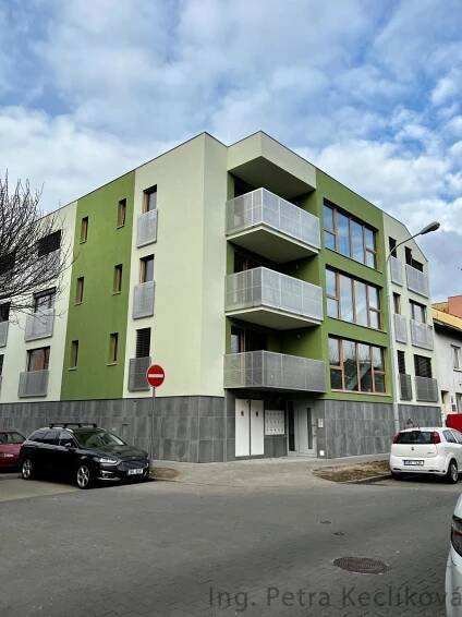 Pronájem zařízeného 2+kk s terasou, 14 500 Kč/měs