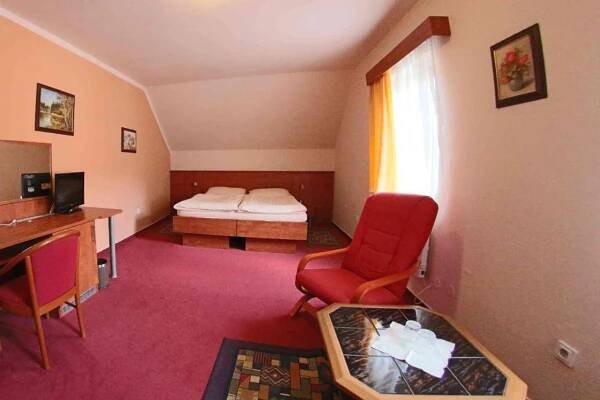 Hotel Koruna Karlštejn Exteriér fotografie