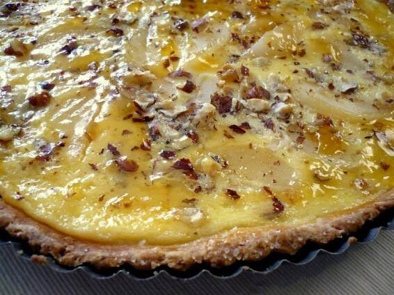 Koláč z hrušek, oříšků a mascarpone