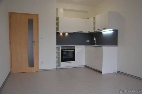 2+kk, 40m2 se zahradou a parkovacím stáním, Praha 9 - Kyje, obrázek č. 2