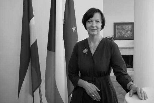 Zemřela velvyslankyně Jana Hynková, významná osobnost české diplomacie