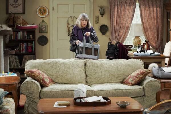 Máma - Odsuzovačný obličej a zásuvky tvojí babičky - Z filmu - Mimi Kennedy