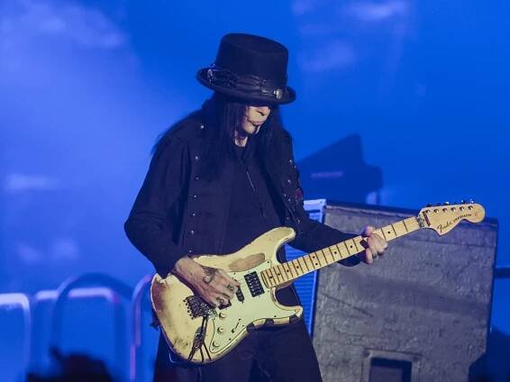Mick Mars performing