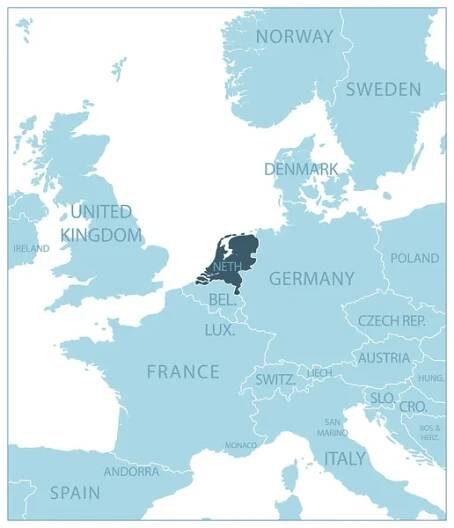 Nizozemsko - modrá mapa se sousedními zeměmi a jmény. Vektorová ilustrace — Ilustrace