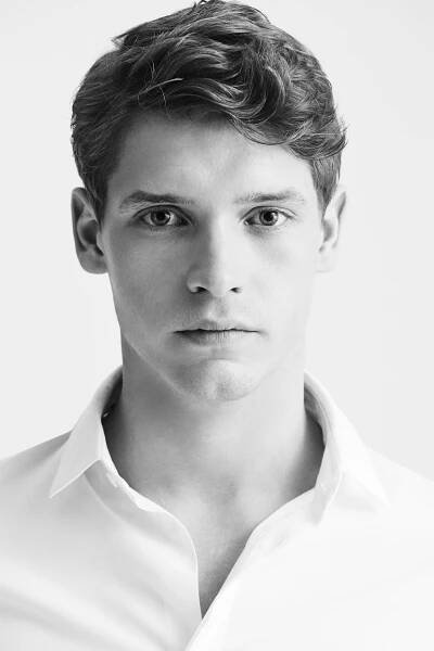Billy Howle herec