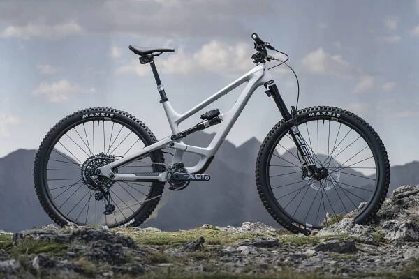 RockShox Flight Attendant - Wireless Electronic Suspension | MTB-MAG.COM
