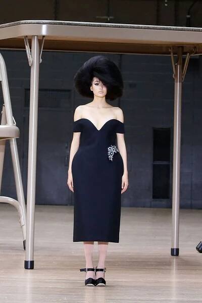 Módní svět ohromil Moncler i Marc Jacobs. Zimní království kontrastovalo s vesmírem dech beroucích panenek - Magazín módy