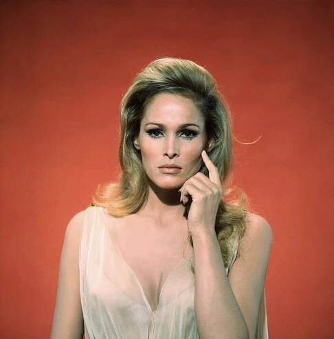 SHE, Ursula Andress, 1965