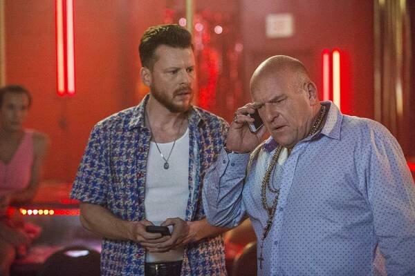 Drápy - Lavina - Z filmu - Kevin Rankin, Dean Norris