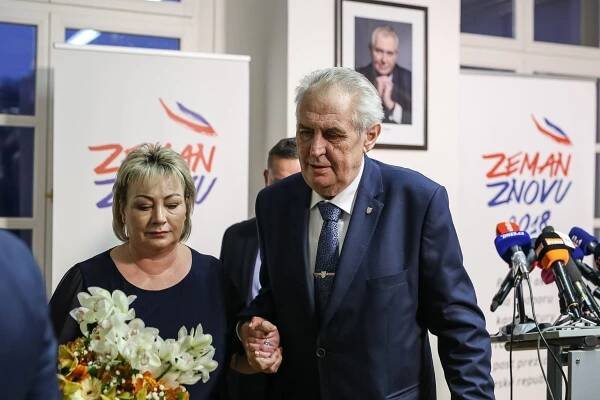 Zeman se na Homolce podrobil zákroku v ústech. Šlo o malý absces, řekl