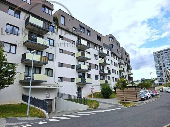 Pronájem bytu 2+kk, 54 m2, šatna, T 14 m2, Z 25 m2, parking, Praha 9 - Hloubětín, ul. Granitova | Lucky Rentals