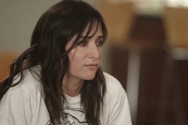 Californication - Právníci, zbraně a prachy - Z filmu - Pamela Adlon