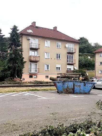 VIDEO: Bouře se ve čtvrtek prohnala Luhačovicemi, místní mluví o tornádu