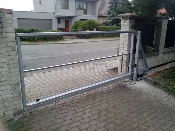 Posuvné brány a pohony bran Telč, Dačice, Slavonice, Jihlava, Třešť | Garážová vrata a žaluzie Telč 