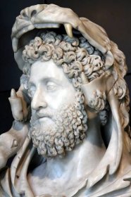Soubor:Commodus as Hercules (detail) - Palazzo dei Conservatori - Musei Capitolini - Rome 2016.jpg – Wikipedie