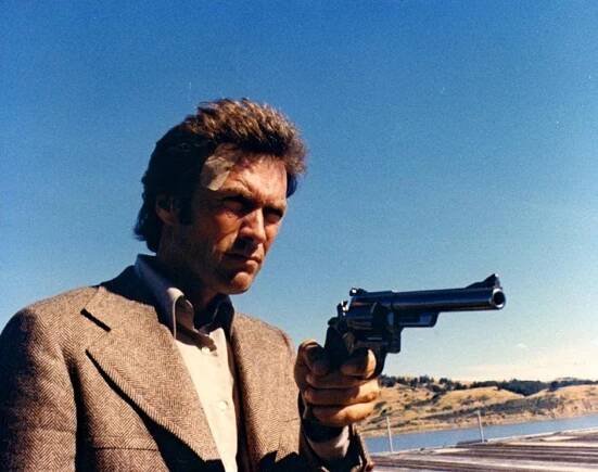 Záběry z filmu Magnum Force s Clintem Eastwoodem