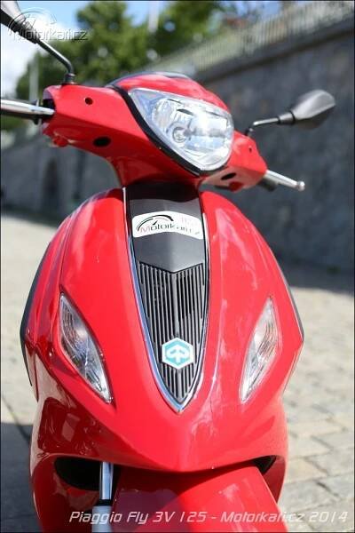 Fotogalerie Piaggio Fly 125 3V vs Yamaha D'elight 125 | Motorkáři.cz