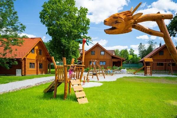 Srubový Kemp Zvíkov Village - celoroční kemp ve skandinávském stylu