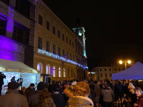 VIDEO: Prachatičtí rozsvítili vánoční strom