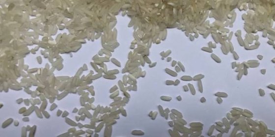 Přesto se vyplatí rýži promývat, aby se zbavila nečistot nebo mikroplastů