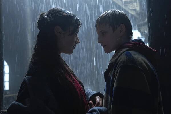 Amelia Warner, Alexander Ludwig - Probuzení tmy - Z filmu