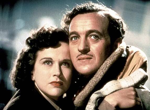 A MATTER OF LIFE AND DEATH, (aka STAIRWAY TO HEAVEN), from left: Kim Hunter, David Niven, 1946