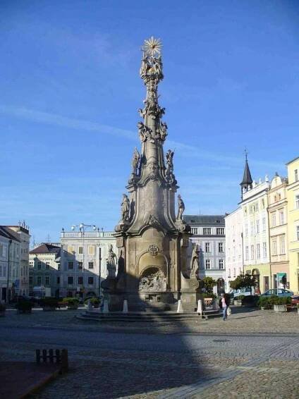 Sloup Nejsvětější Trojice na náměstí Míru v Jindřichově Hradci | Drobné památky 