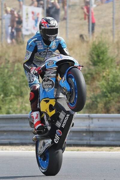 Horko a pády v Brně: Hanika řešil motorku, Abraham byl v tréninku poslední