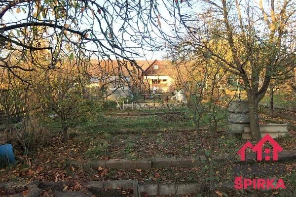 Prodej, rodinný dům 5+1 s garáží, vlastní studnou a zahradní chatou,CP 1038 m², Kanice, Brno venkov | Špirka