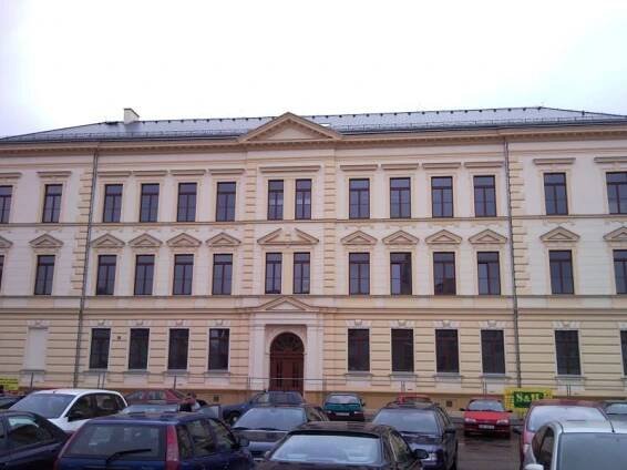 Ochrana proti jiřičkám a holubům - ZŠ Rokycany