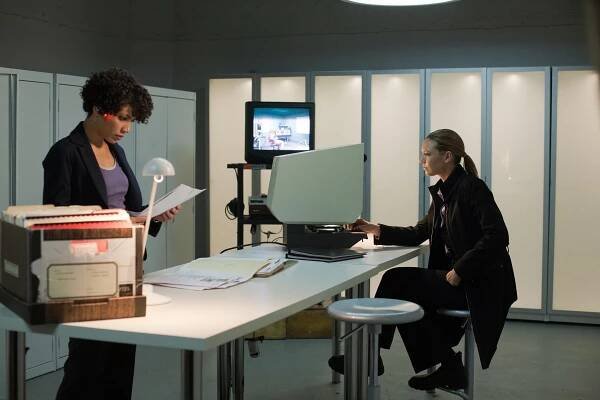 Hranice nemožného - Subjekt 9 - Z filmu - Jasika Nicole, Anna Torv