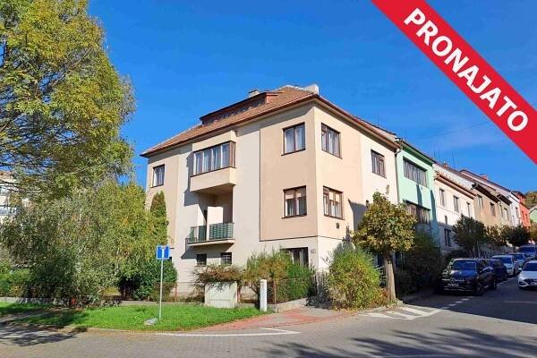 Pronájem prostorného 1+1 v žádané lokalitě