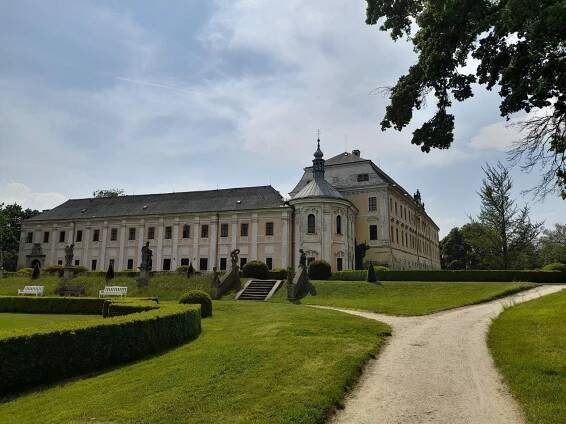 Lysá nad Labem aneb navštivte nejen prosperující výstaviště, ale také skvostný zámek a jeho přenádhernou zahradu :: www.www-kulturaok-eu.cz