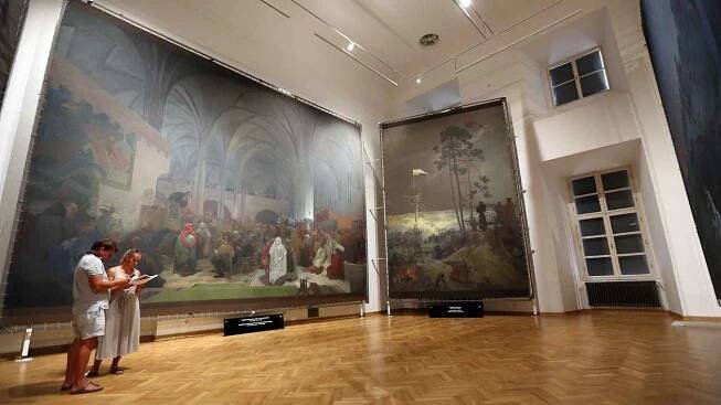 Mucha muzeum v Praze je otevřené. Delší čas pro epopej v Krumlově je dál ve hře