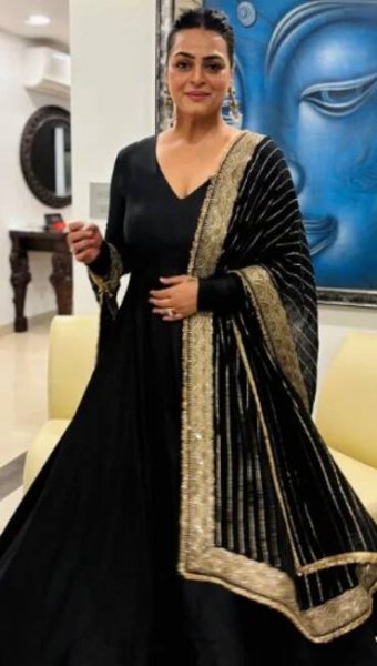 Shilpa Shirodkar's trendy ethnic outfits