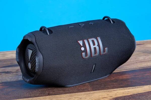 JBL Xtreme 4 Test Bluetooth-Lautsprecher seitlich von oben