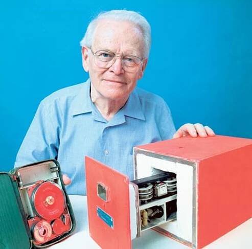 David Warren: Inventor and developer of the 'black box' flight data recorder