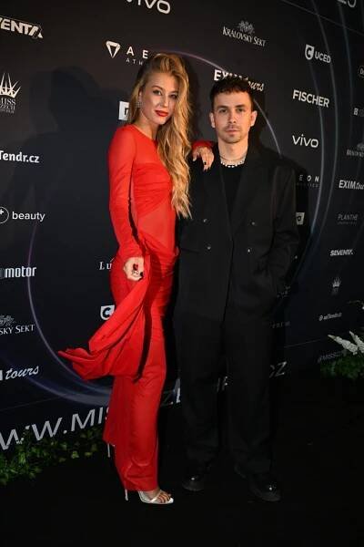FOTO: Natálie Kotková s Petrem Lexou. – stránka 9