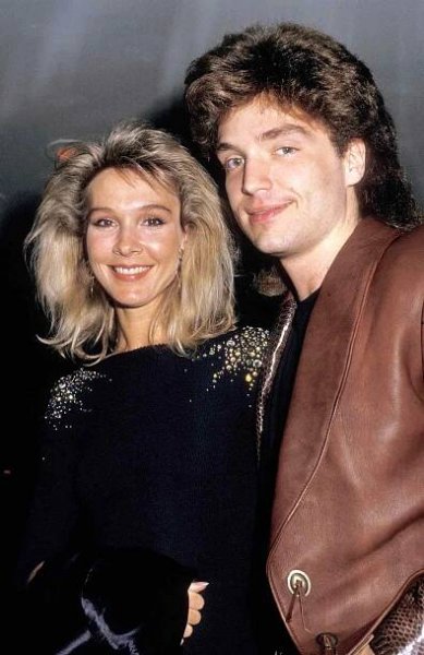 Actress Cynthia Rhodes and musician Richard Marx attend the Dirty Dancing New York City Premiere on August 17, 1987 at the Gemini 1 & 2 in New York City