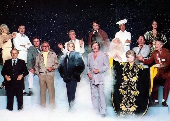 Robert Loggia, Craig Stevens, Larry Hagman, William Holden, Julie Andrews, Richard Mulligan, Robert Vaughn, Robert Preston, Benson Fong, Shelley Winters, Stuart Margolin, Marisa Berenson, Robert Webber - Trhák - Z filmu