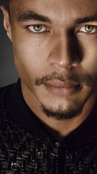 Ismael Cruz Cordova (Ray Donovan, The Mandalorian)