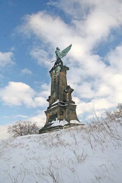 Soubor:Křečhoř - památník bitvy u Kolína1.jpg – Wikipedie