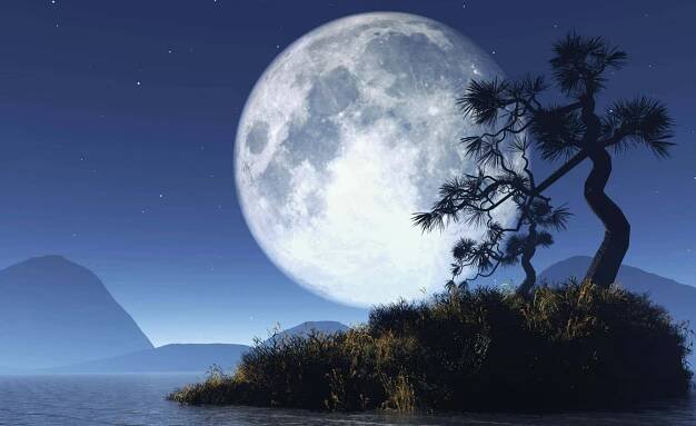 Crisp Full Moon [wallpaper] Wallpaper