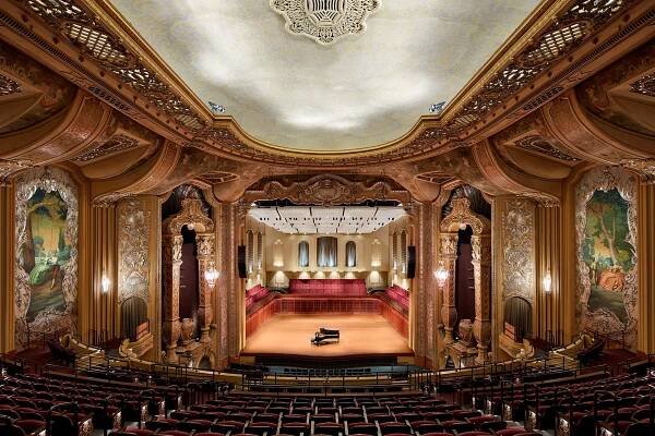  AWARDS  Honor Award, AIA Wisconsin Design Awards, 2021    PUBLICATIONS   The Milwaukee Symphony Orchestra Moves into a Restored Movie Palace, Metropolis , 2021      Bradley Symphony Center  Kahler Slater Architects  Milwaukee, WI     Return to Proje